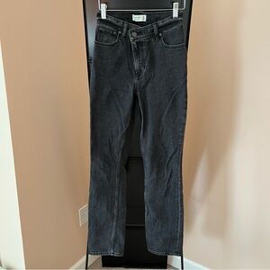 Abercrombie & Fitch The 90s Slim Straight Ultra High Rise Jeans in Black Size 24